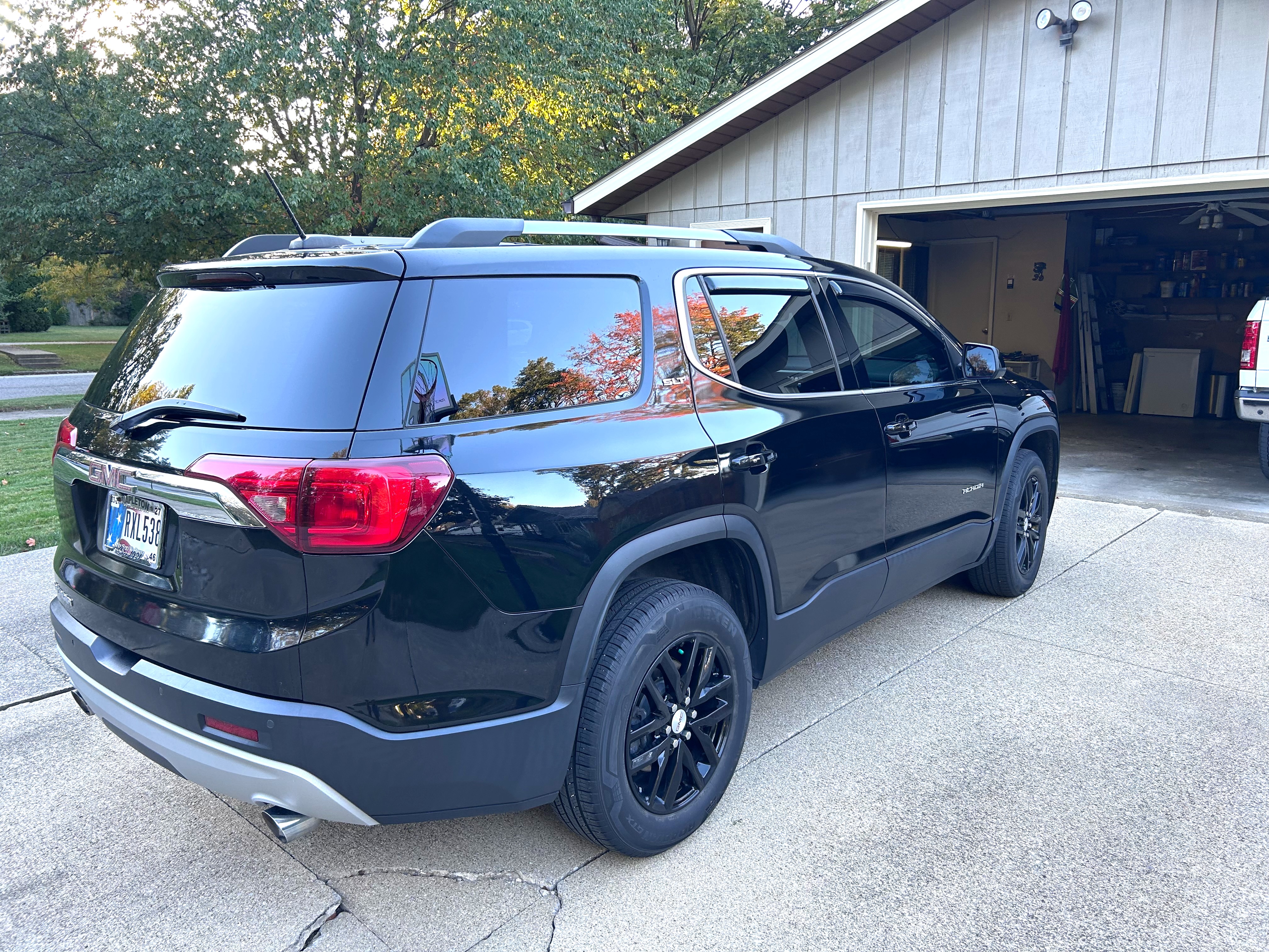 Used 2018 GMC Acadia SLT FWD image 4