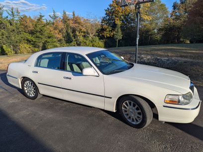 Used 2007 Lincoln Town Car Signature
