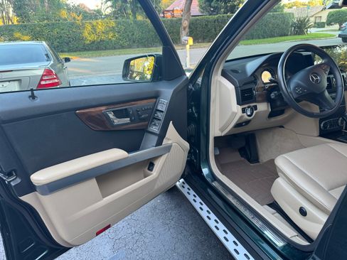Used 2011 Mercedes-Benz GLK 350 2WD image 11