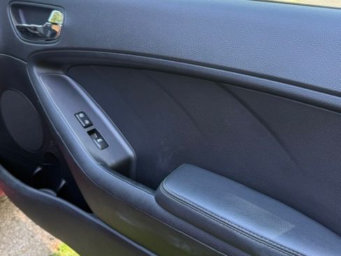 Used 2014 Kia Forte EX image 16