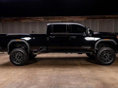 Used 2022 GMC Sierra 2500 AT4 image 2