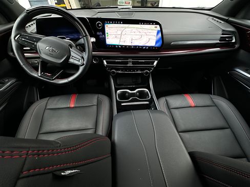 Used 2024 Chevrolet Traverse RS image 19