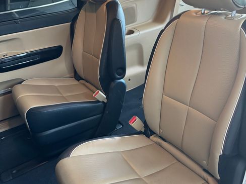 Used 2015 Kia Sedona SX image 10