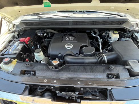 Used 2015 Nissan Titan SV AWD/4WD image 23