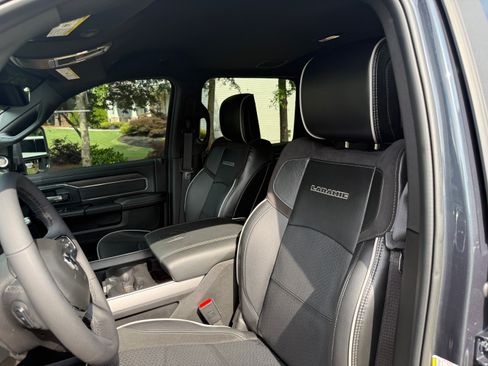 Used 2025 RAM 2500 Laramie AWD/4WD image 30