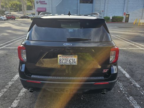 Used 2022 Ford Explorer ST-Line w/ Class IV Trailer Tow Package image 4