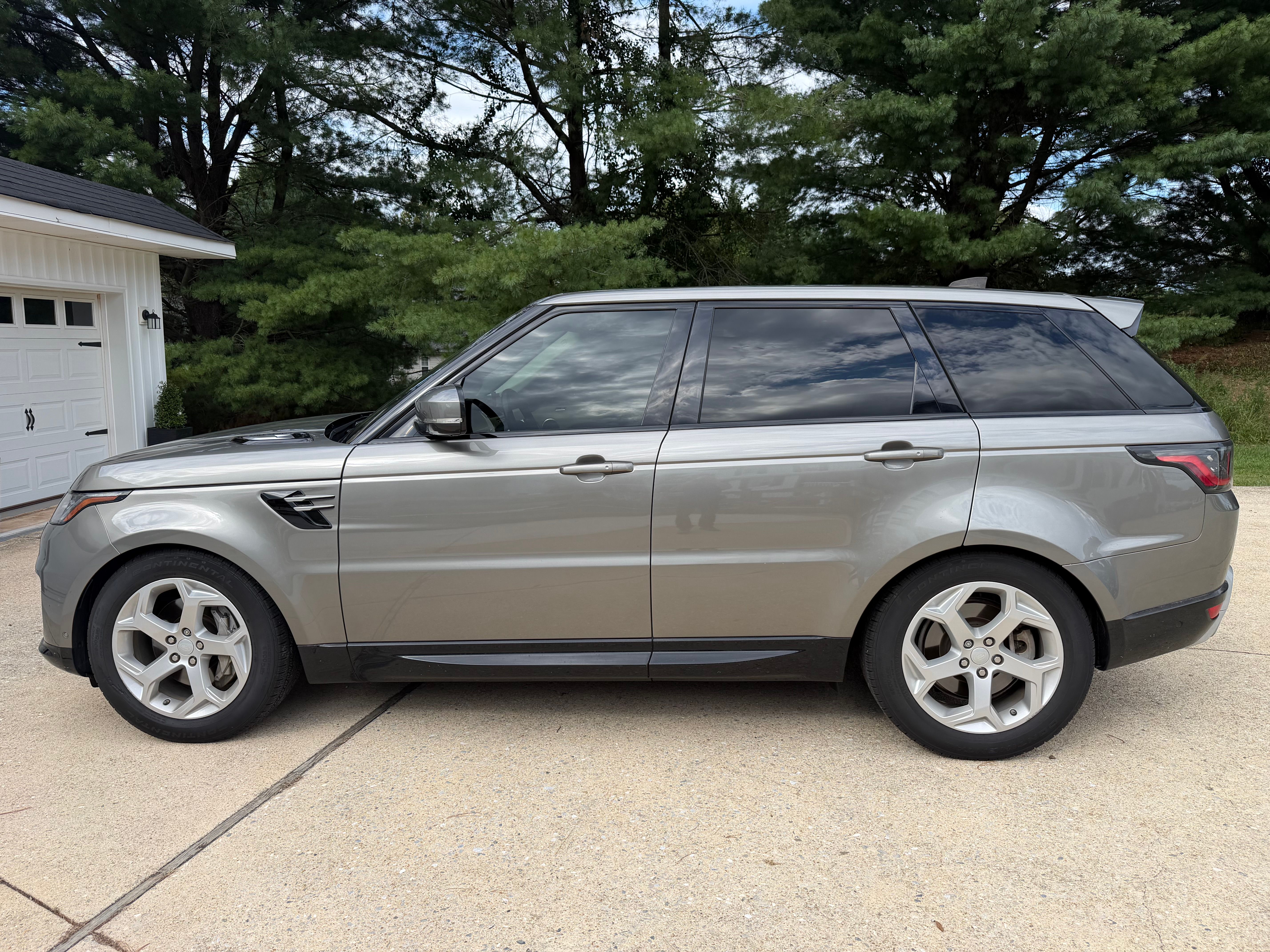 Used 2018 Land Rover Range Rover Sport HSE AWD/4WD image 4