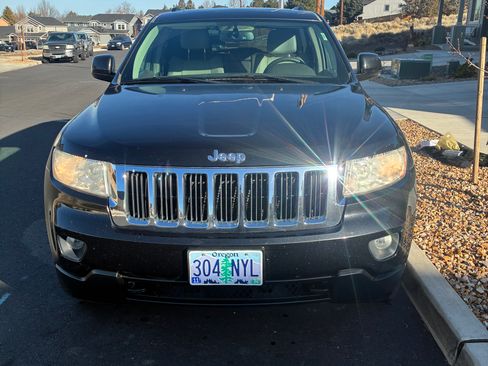 Used 2013 Jeep Grand Cherokee Laredo image 2