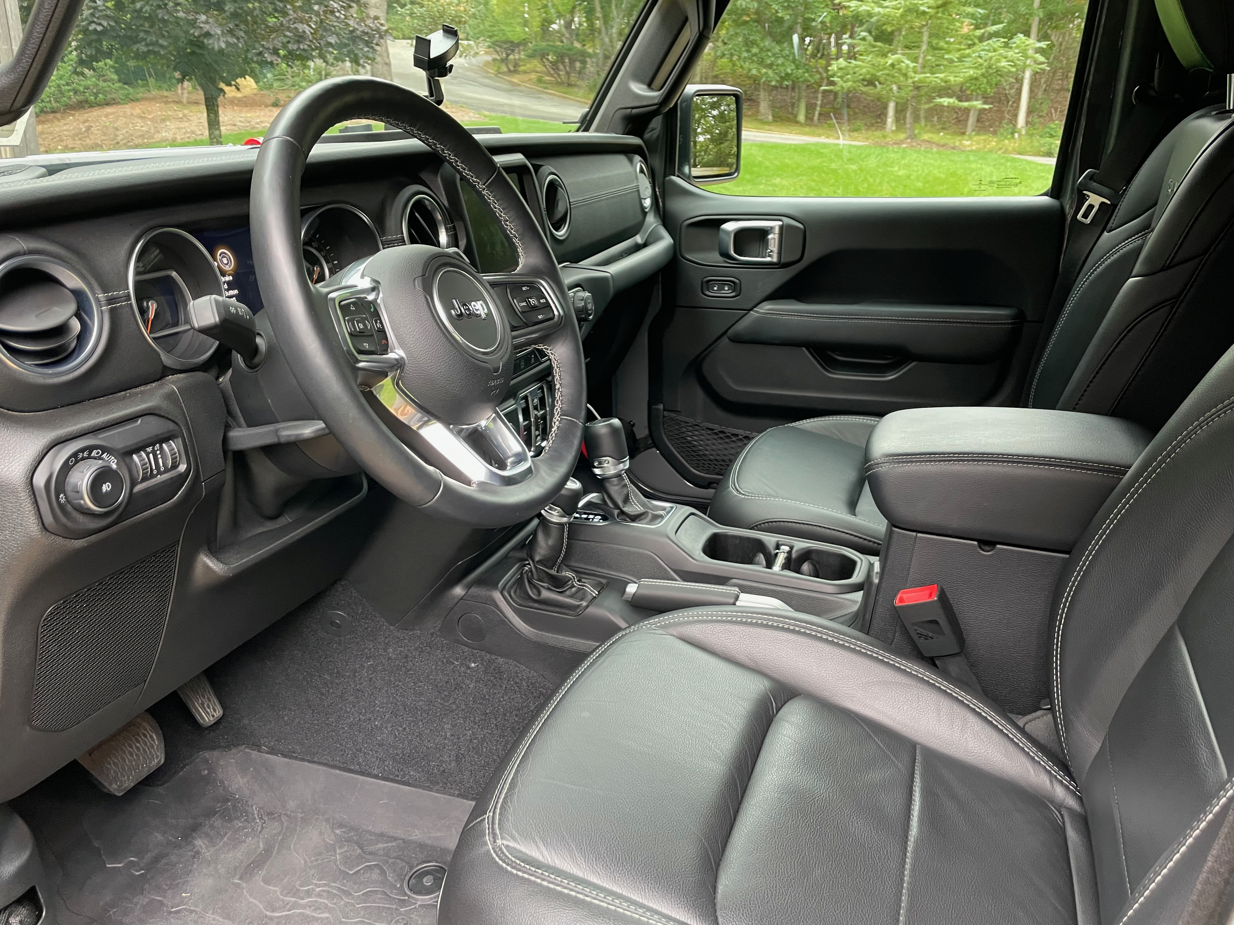 Used 2018 Jeep Wrangler Unlimited Sahara AWD/4WD image 15