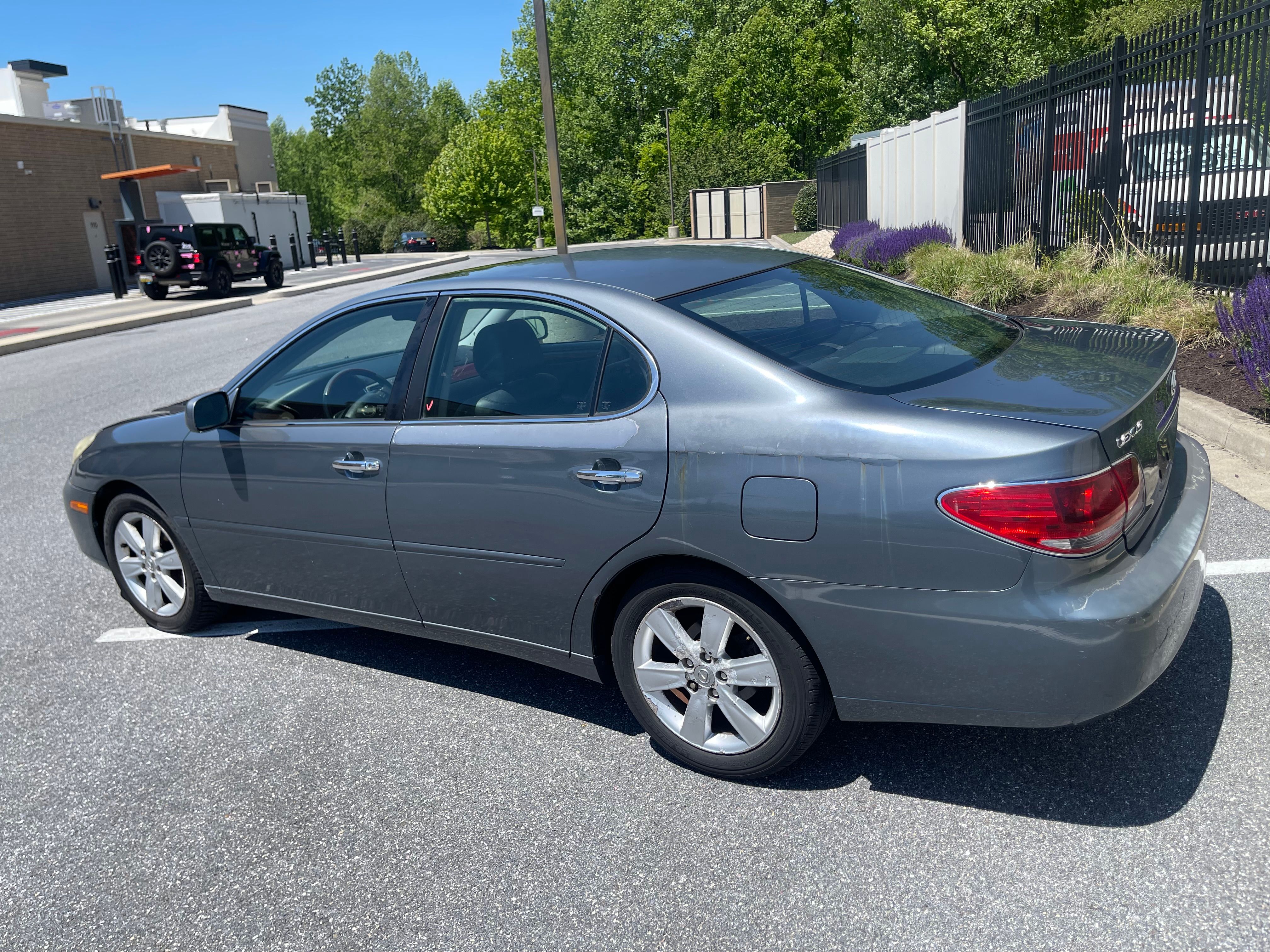 Used 2005 Lexus ES 330 FWD image 2