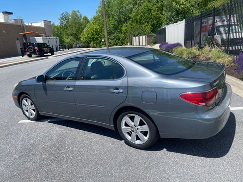 Used 2005 Lexus ES 330 FWD image 2