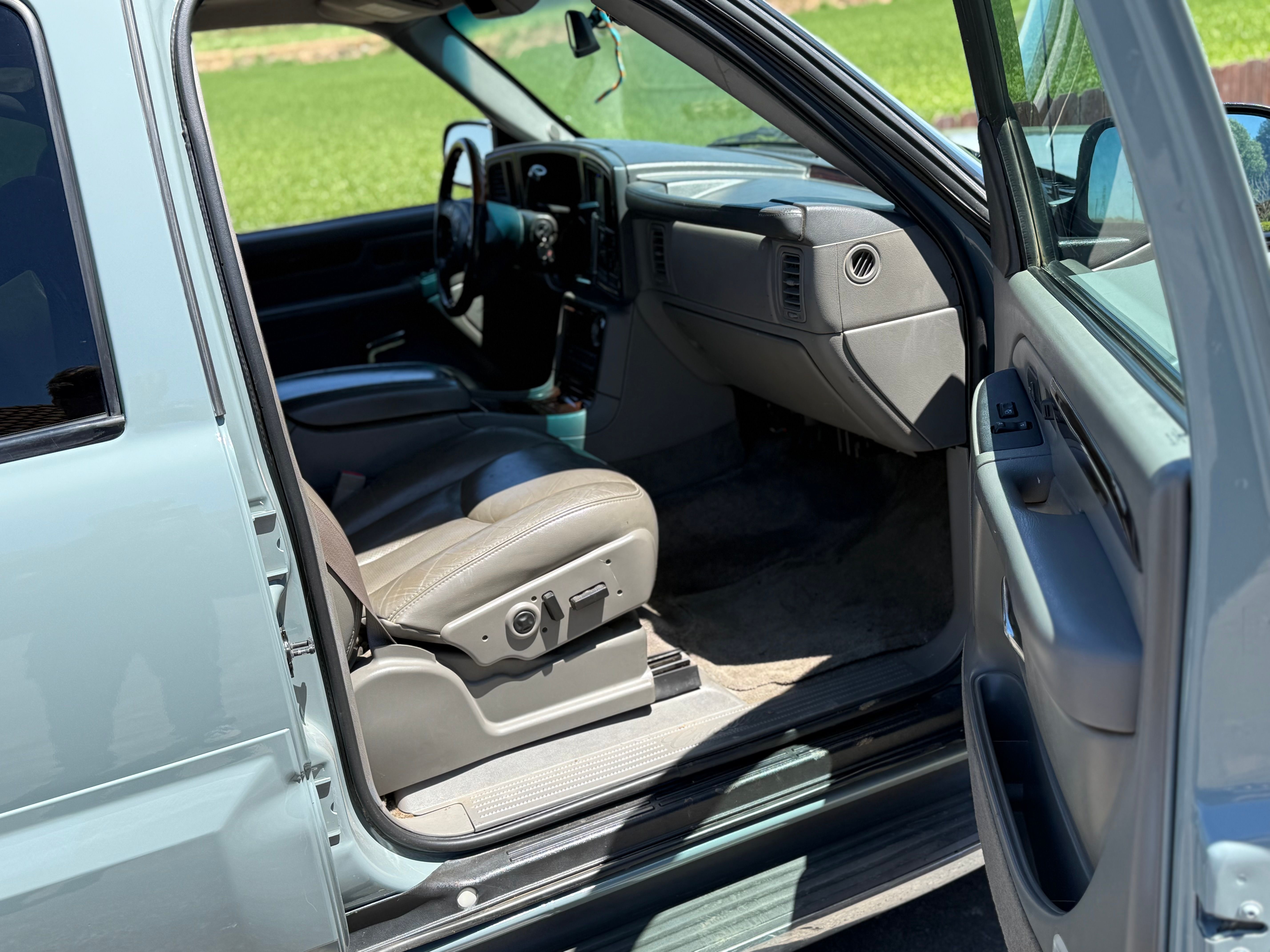Used 2003 Cadillac Escalade EXT w/ Marketing Vehicle Package AWD/4WD image 9