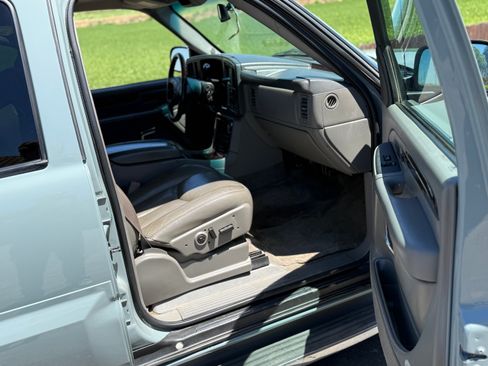 Used 2003 Cadillac Escalade EXT w/ Marketing Vehicle Package AWD/4WD image 9