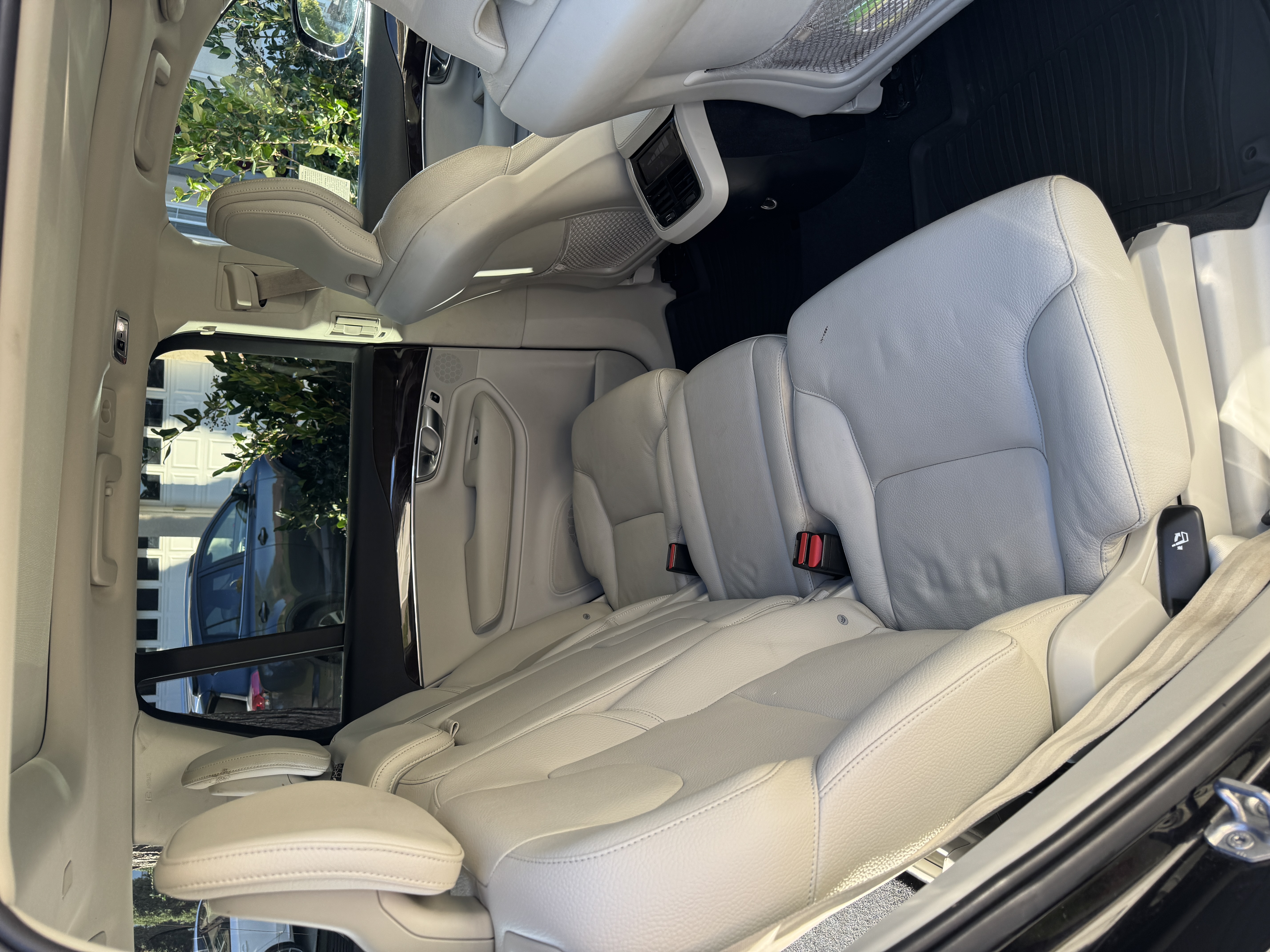 Used 2019 Volvo XC90 T5 Momentum w/ Advanced Package AWD/4WD image 4
