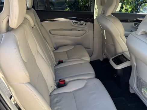 Used 2019 Volvo XC90 T5 Momentum w/ Advanced Package image 4