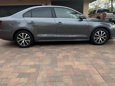 Used 2017 Volkswagen Jetta SE image 10