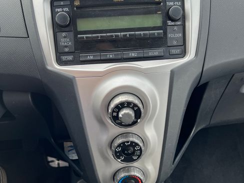 Used 2007 Toyota Yaris 2-Door Hatchback image 12