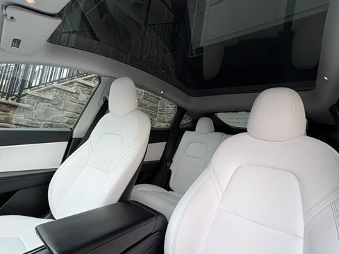 Used 2022 Tesla Model Y Performance image 31