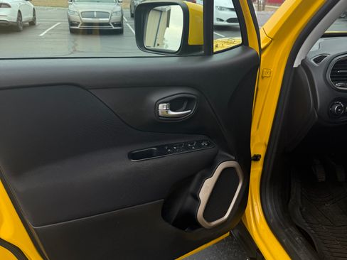 Used 2015 Jeep Renegade Latitude image 14