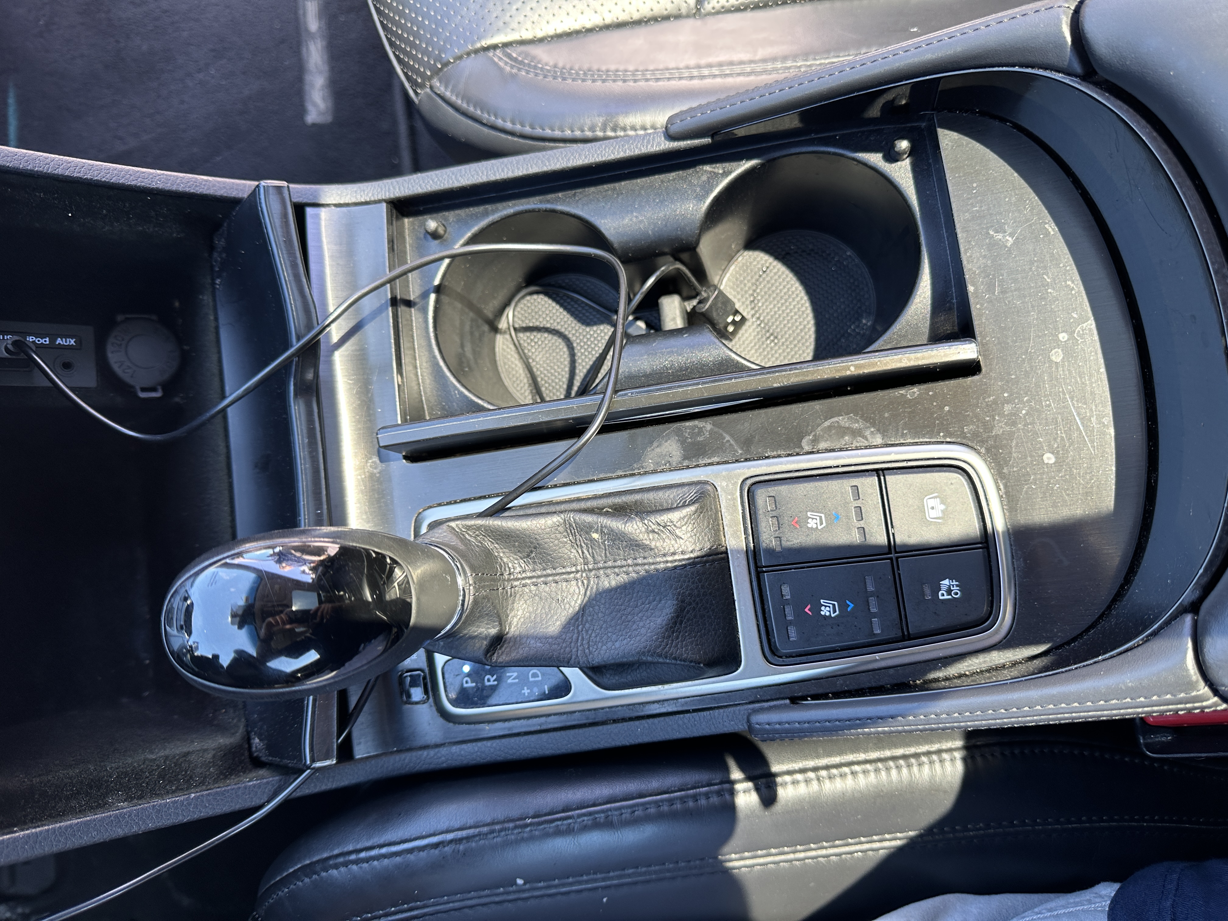 Used 2014 Hyundai Azera Limited w/ Option Group 02 FWD image 13