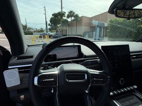 Used 2024 GMC Sierra EV Denali image 16