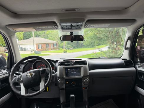 Used 2011 Toyota 4Runner SR5 w/ Convenience Pkg RWD image 12