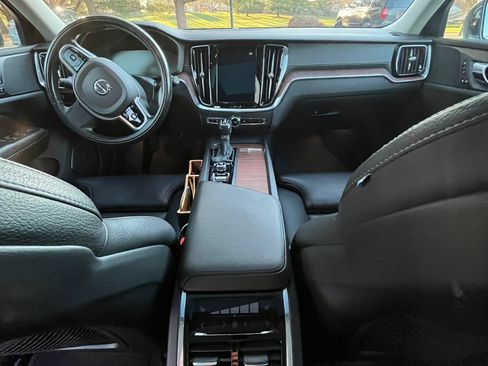Used 2020 Volvo V60 T5 Cross Country w/ Protection Package image 10