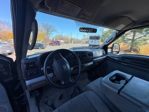Used 2006 Ford F350 XL image 14