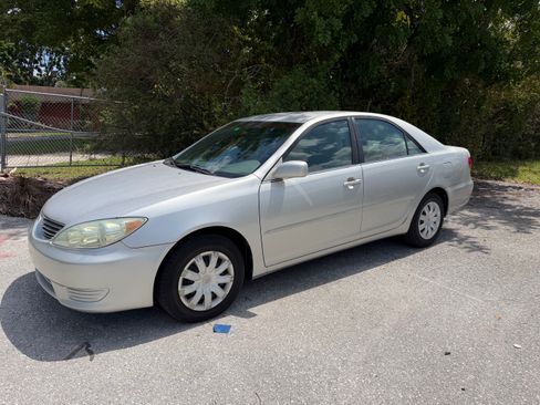 Used 2005 Toyota Camry LE image 1