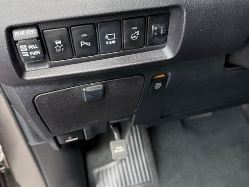 Used 2019 Toyota Sienna Limited Premium image 8