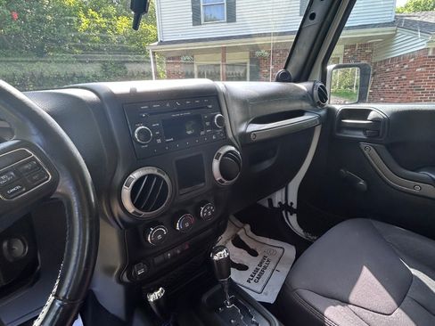 Used 2013 Jeep Wrangler Sport w/ Connectivity Group AWD/4WD image 6