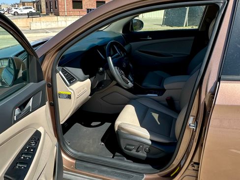 Used 2017 Hyundai Tucson SE Plus image 11