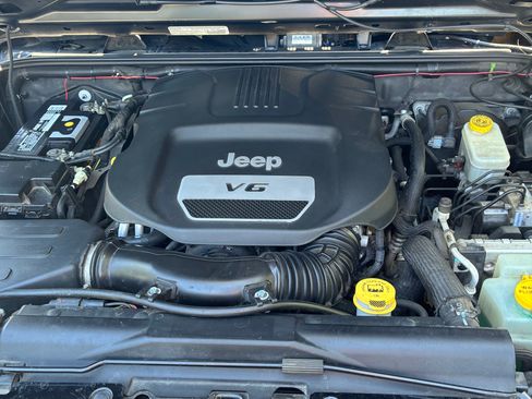 Used 2014 Jeep Wrangler Sport AWD/4WD image 22