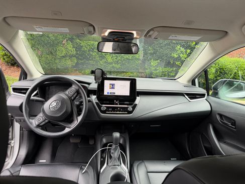 Used 2025 Toyota Corolla LE FWD image 8