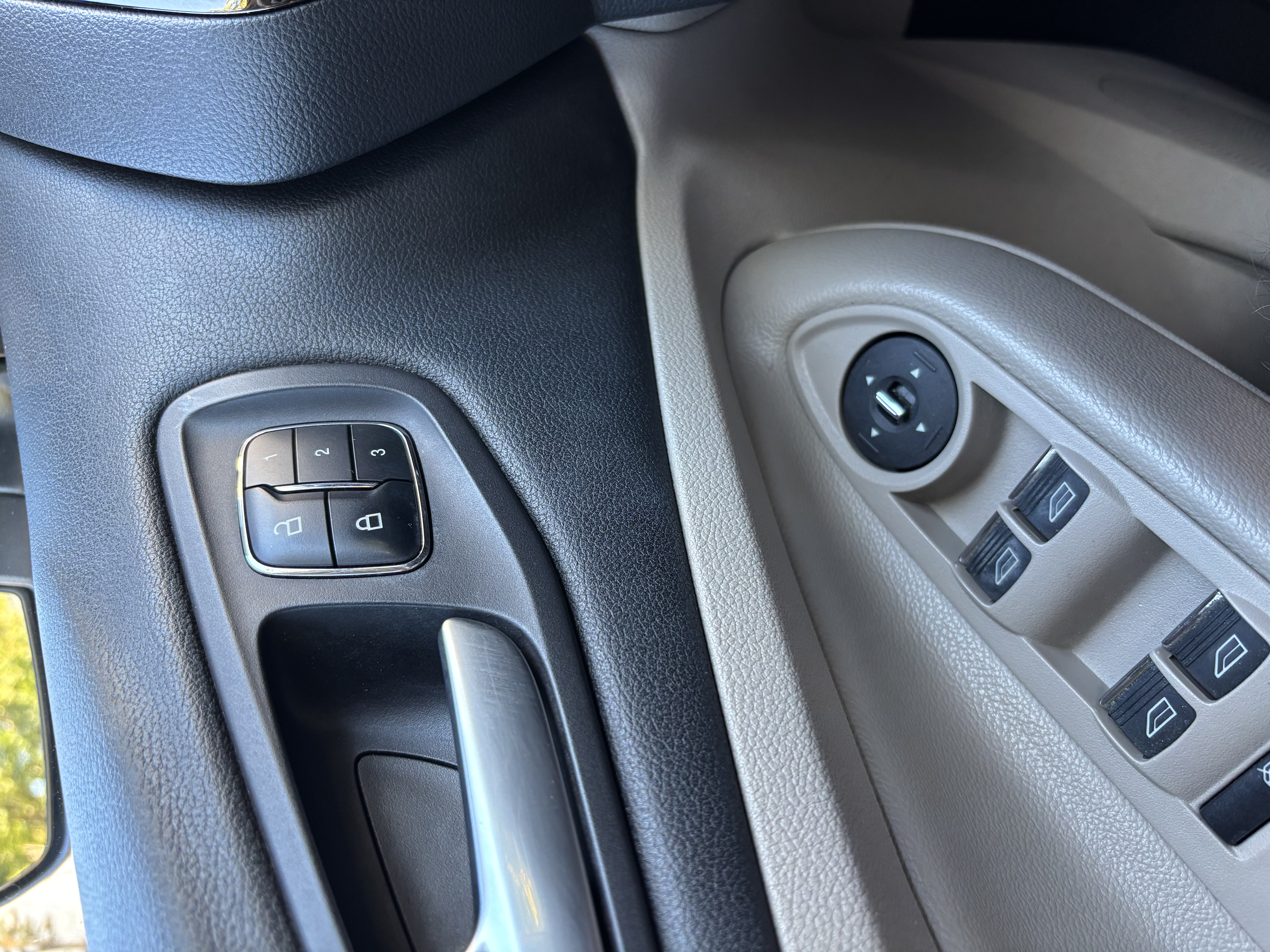 Used 2014 Ford Escape Titanium FWD image 5