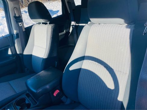 Used 2010 Jeep Grand Cherokee Laredo image 12