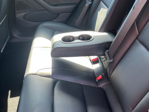 Used 2019 Tesla Model 3 Standard Range Plus image 9