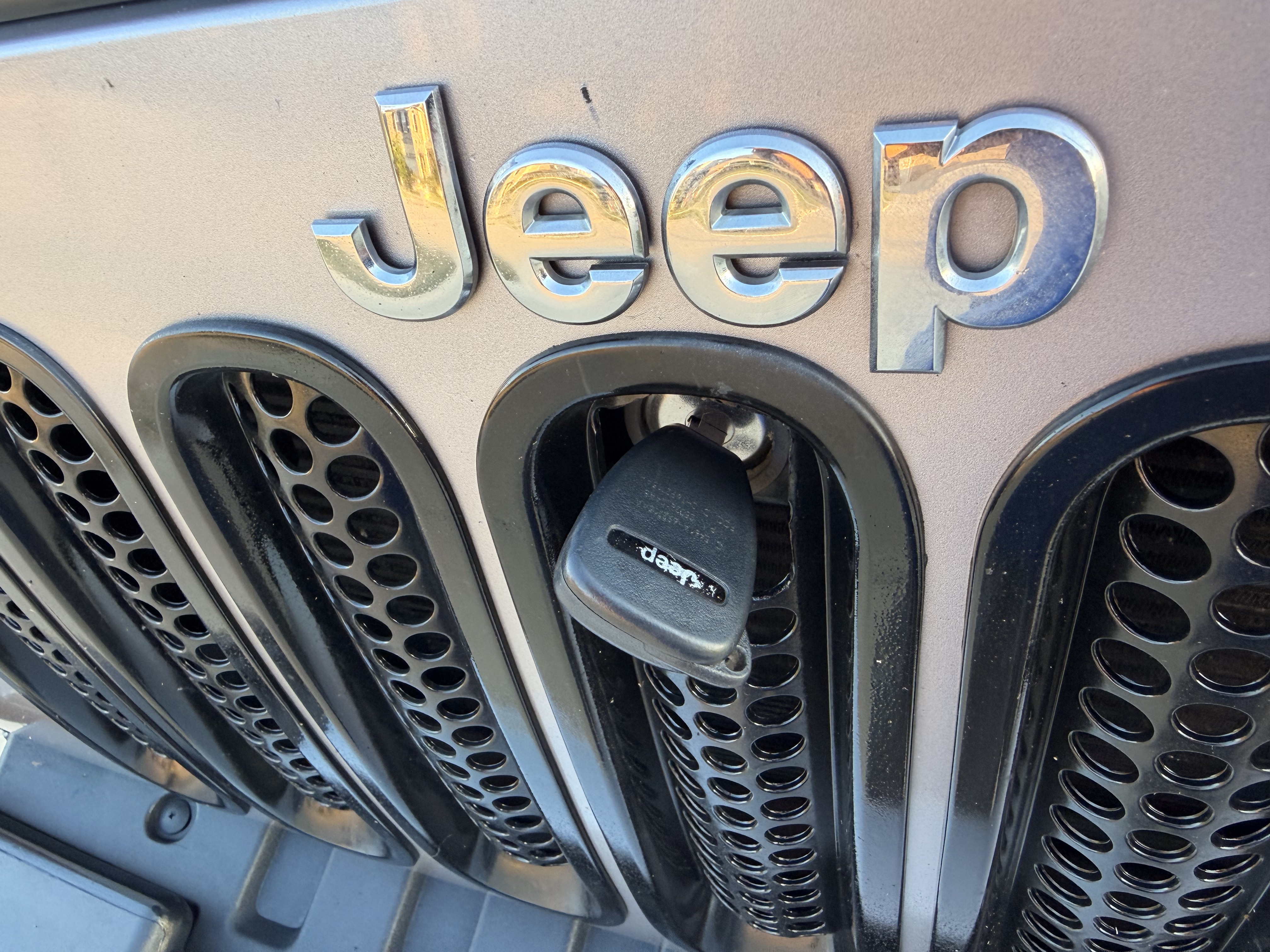 Used 2013 Jeep Wrangler Unlimited Sahara w/ Connectivity Group AWD/4WD image 19