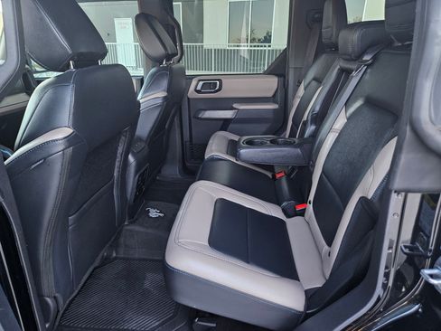 Used 2023 Ford Bronco Wildtrak image 14