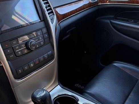 Used 2011 Jeep Grand Cherokee Limited w/ Trailer Tow Group IV image 5