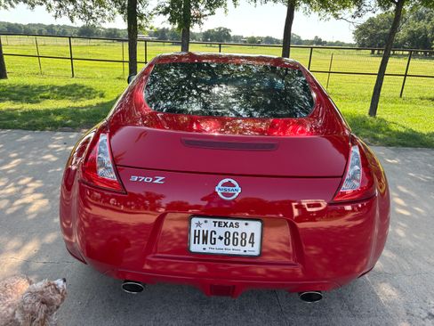 Used 2016 Nissan 370Z Coupe RWD image 4