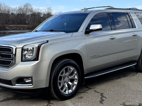 Used 2017 GMC Yukon XL SLE w/ SLE Value Package image 1