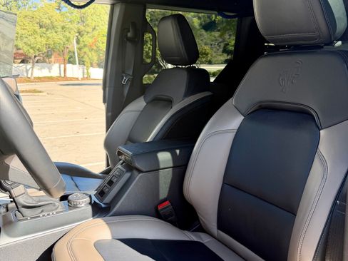 Used 2024 Ford Bronco Wildtrak image 19