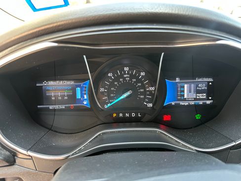 Used 2017 Ford Fusion Energi Titanium FWD image 5