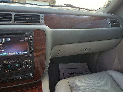 Used 2014 Chevrolet Tahoe LTZ image 10