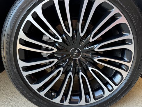 Used 2023 Lincoln Aviator Black Label w/ Dynamic Handling Package image 5