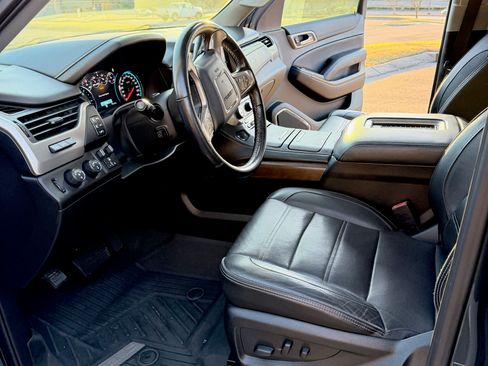 Used 2020 GMC Yukon XL Denali w/ Denali Premium Package image 16