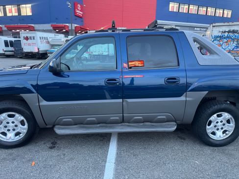 Used 2002 Chevrolet Avalanche 4x4 w/ Off-Road Suspension Pkg image 2