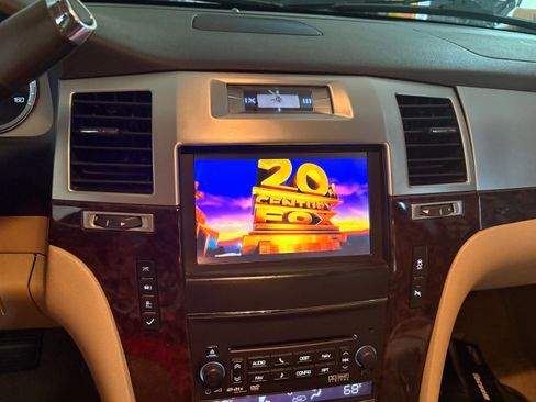 Used 2013 Cadillac Escalade Premium AWD/4WD image 14