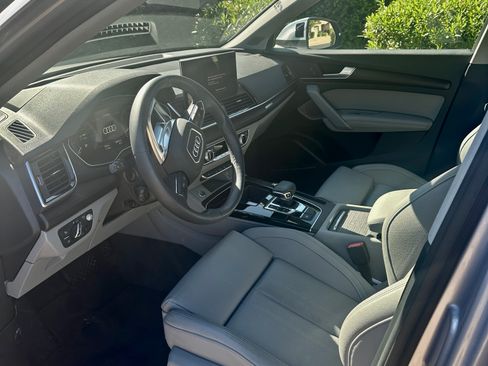 Used 2024 Audi Q5 e Prestige w/ Prestige Package image 8